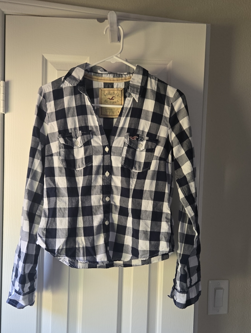 Hollister Black & White Plaid Button-Up Shirt-small